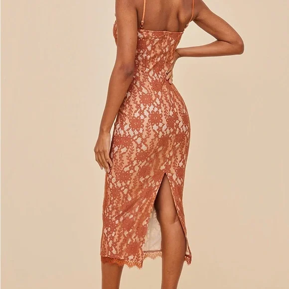 🚫 SOLD Rust Lace Dress - Picture 2 of 3